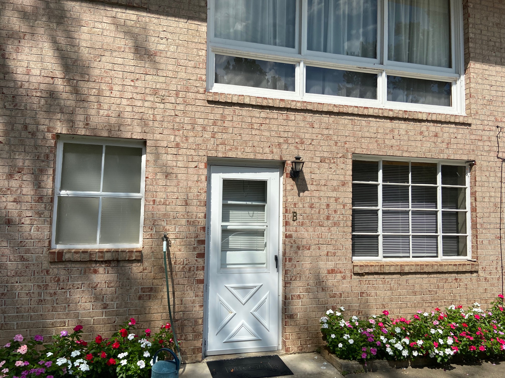 Privately Owned 1 Bed/ 1 Bath Downstairs Apartment Wade Hampton, Greenville