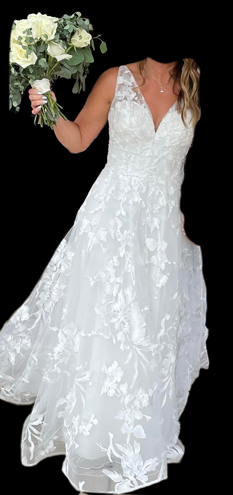 White ball gown wedding dress with train, size 6–Worn once; dry-cleaned