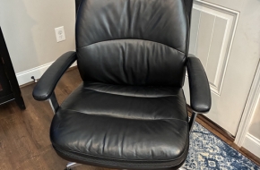 Like new beautyrest black office chair