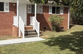 Renovated 3-Bedroom Home Near BJU – Spacious Yard & New Floors!